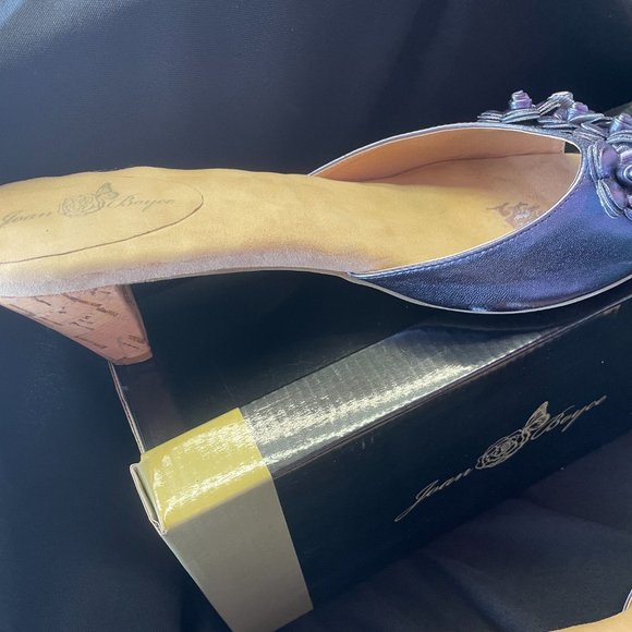 Adorable Purple/Navy color heel by Joan Boyce. 12m - Picture 3 of 4